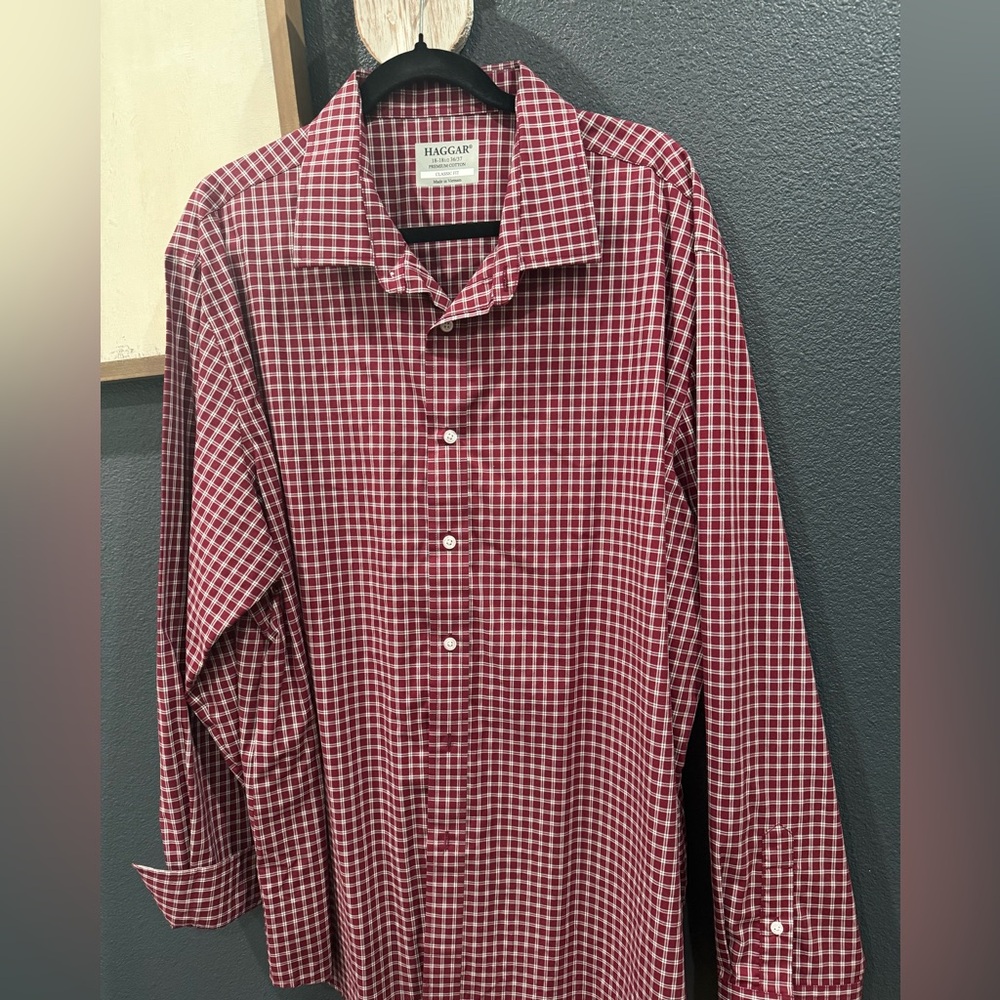 Haggar Men's Burgundy Plaid Button-Down Shirt